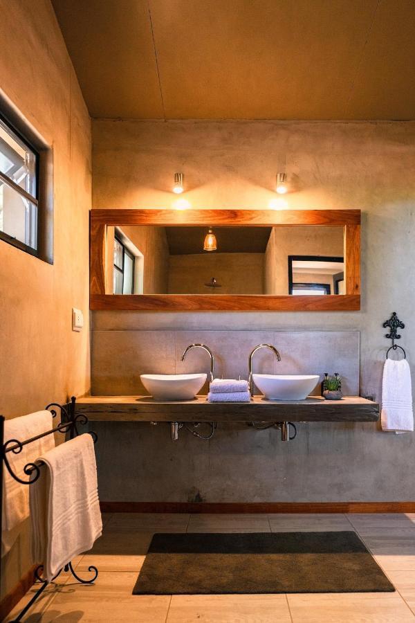 Kifaru Luxury Lodge Оучо Экстерьер фото